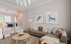 Modern Apartment In Rosebank